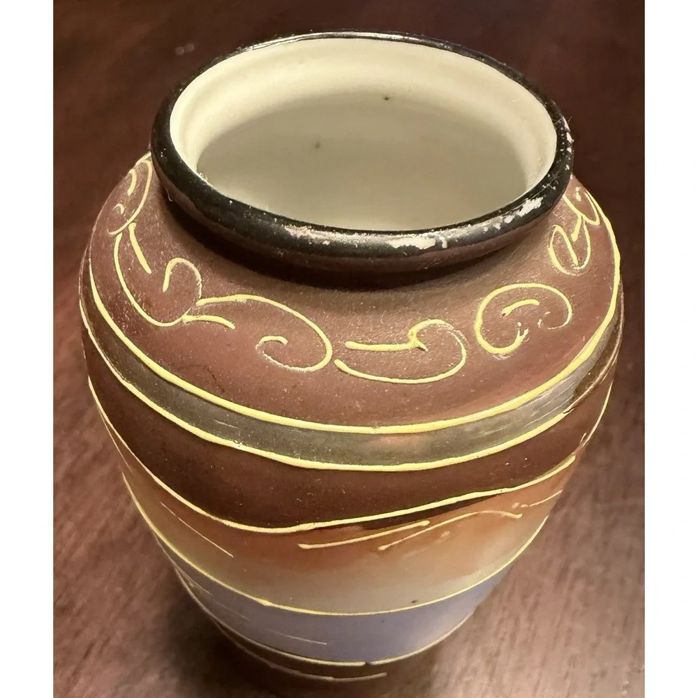Vintage Japanese Satsuma Style Hand Painted Vase Gold Gilded Raised Enamel 3.25
